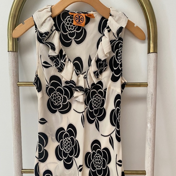 Tory Burch Black & White Floral v-neck Sleeveless 100% Silk  Blouse Top Size 6 - Picture 1 of 8